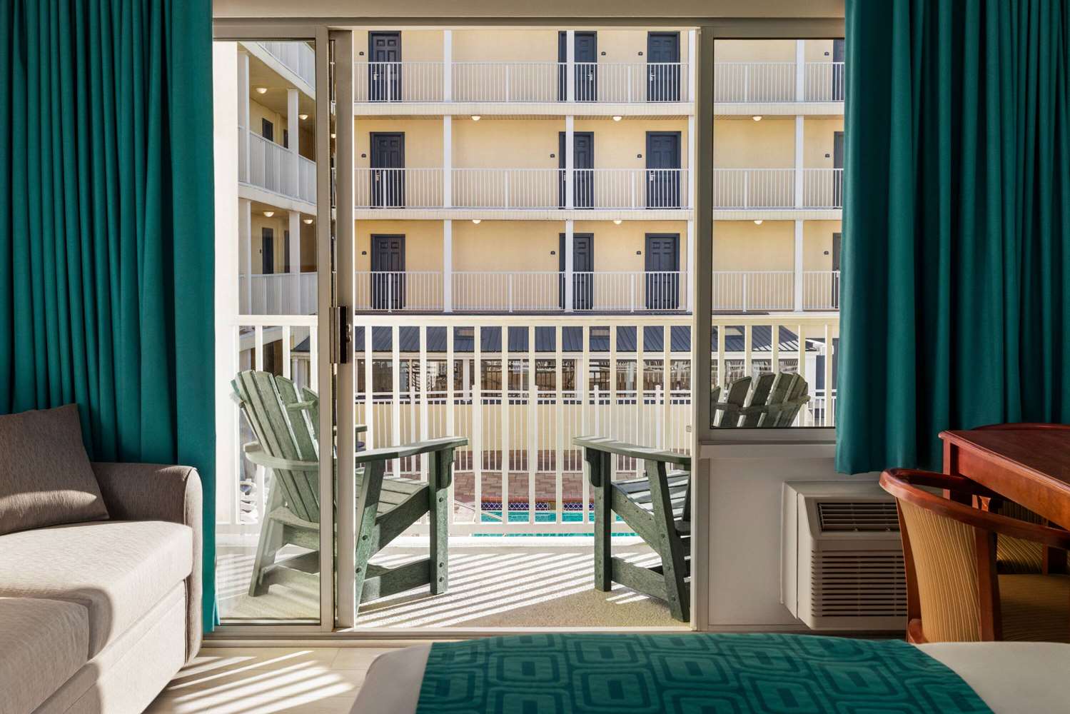 Фото Howard Johnson by Wyndham Ocean City Oceanfront