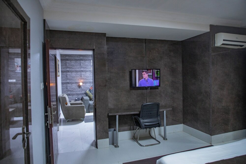 Фото Newland Luxury Apartments