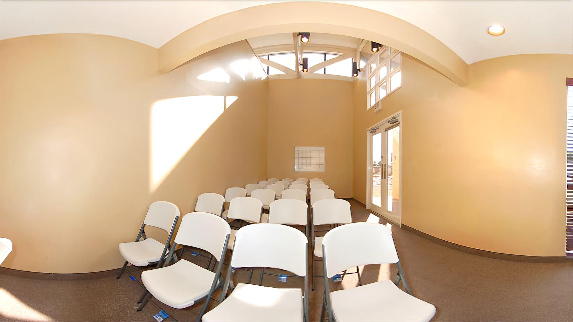 Фото Homegate Studios & Suites San Antonio Fiesta Park