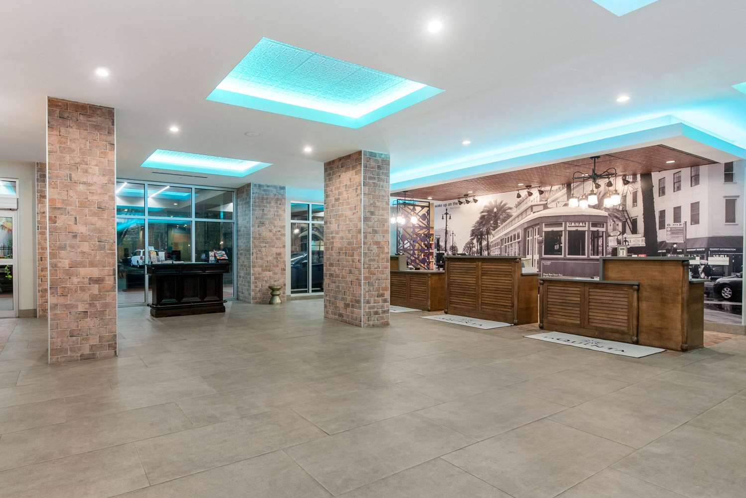 Фото La Quinta Inn & Suites by Wyndham New Orleans Downtown