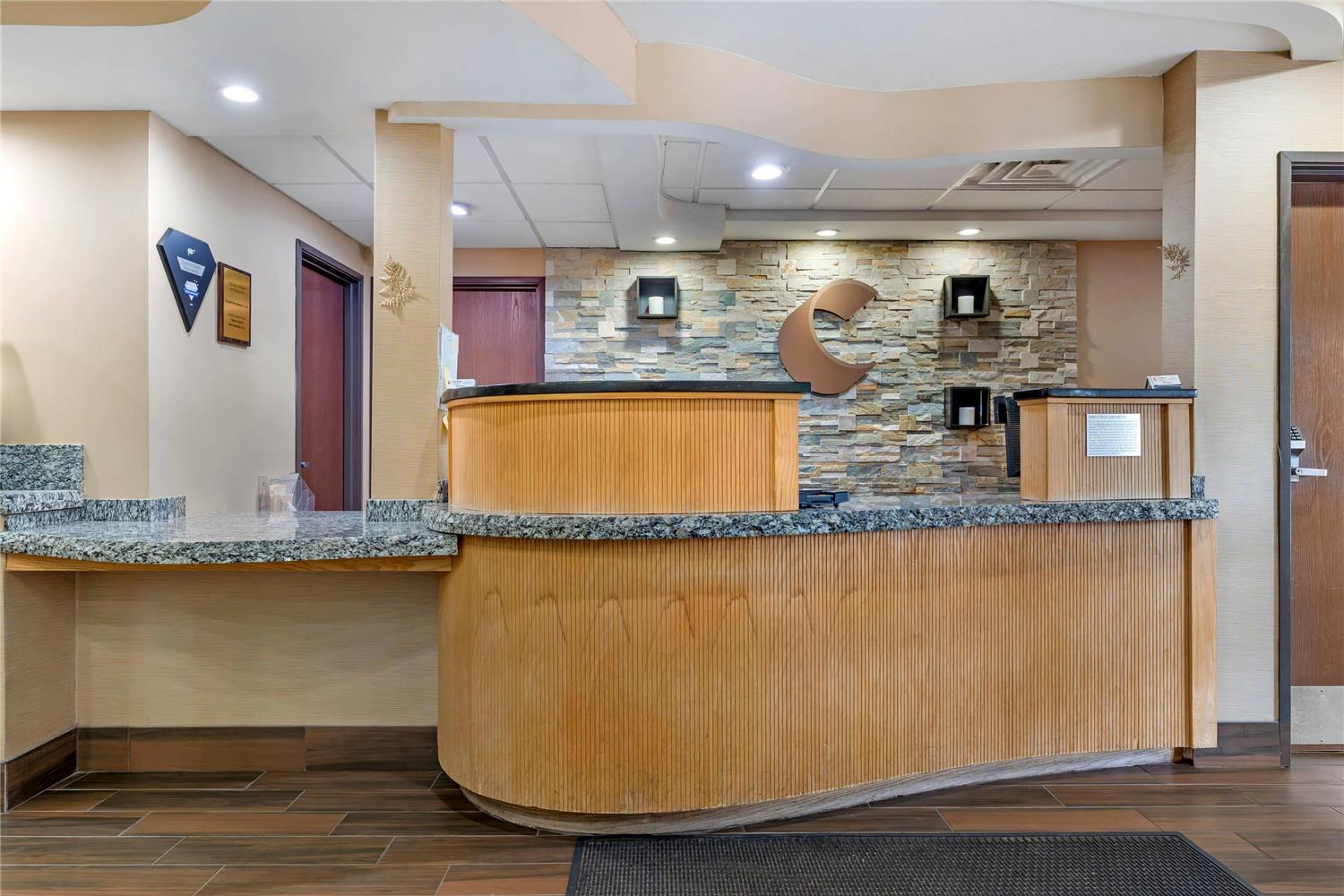 Фото Comfort Suites Monroeville