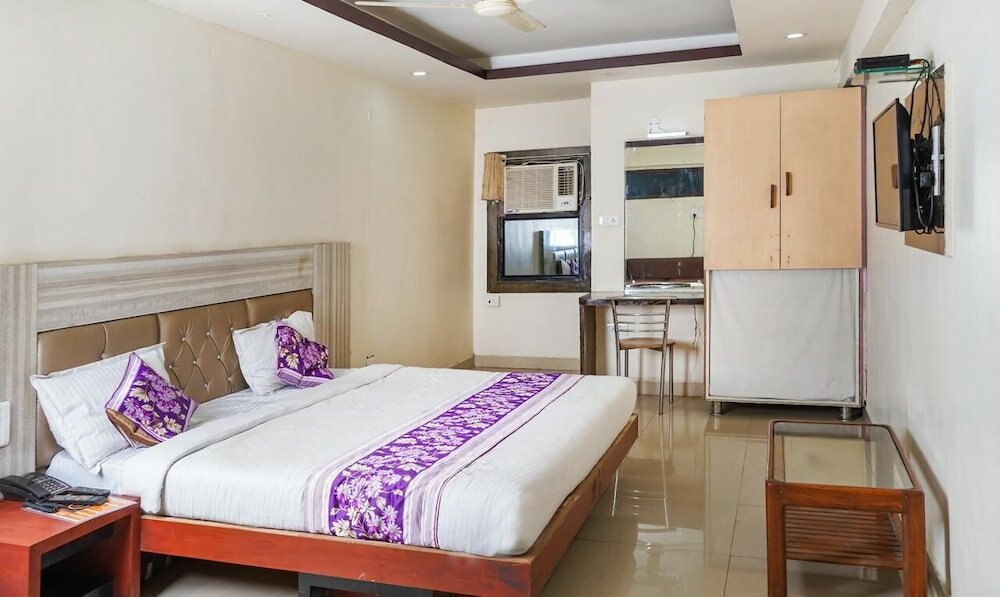 Фото Lals Plaza Hotel