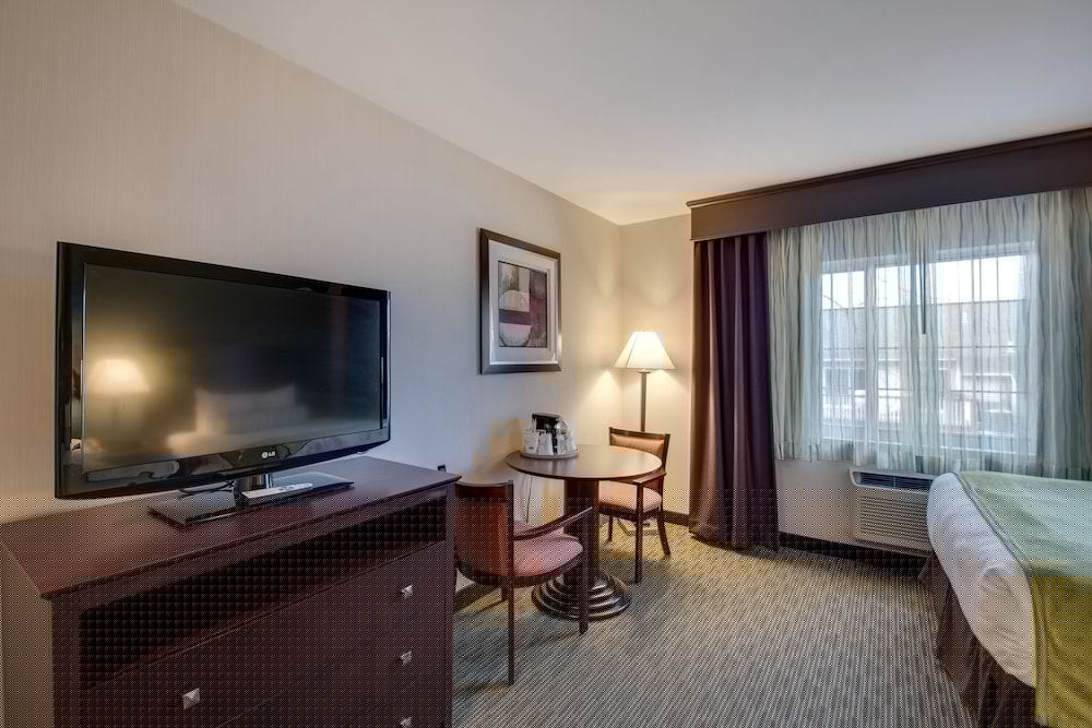 Фото Best Western Plus The Inn at Hampton