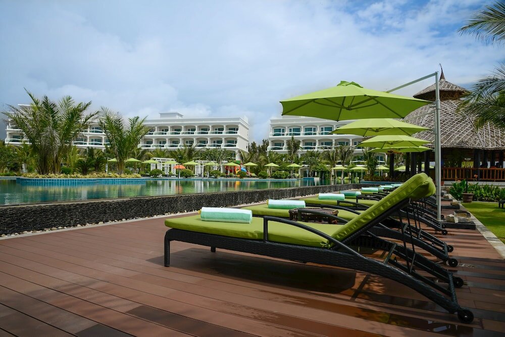 Фото The Sailing Bay Beach Resort