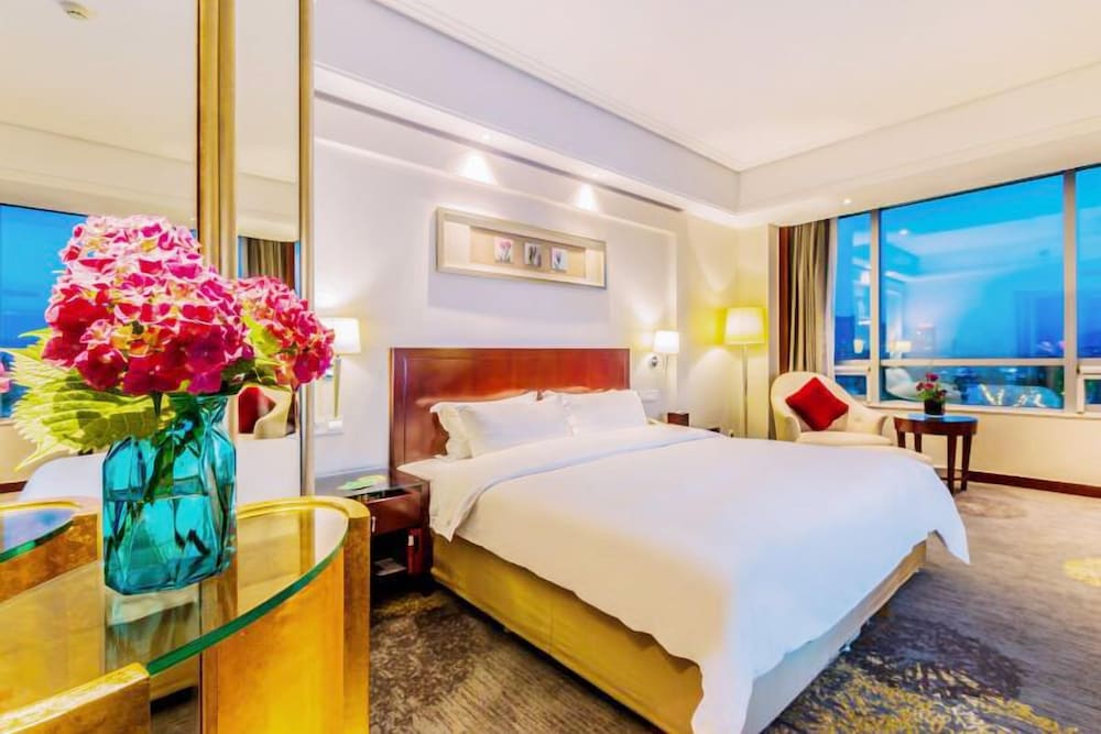 Фото Plaza Hotel Yuyao