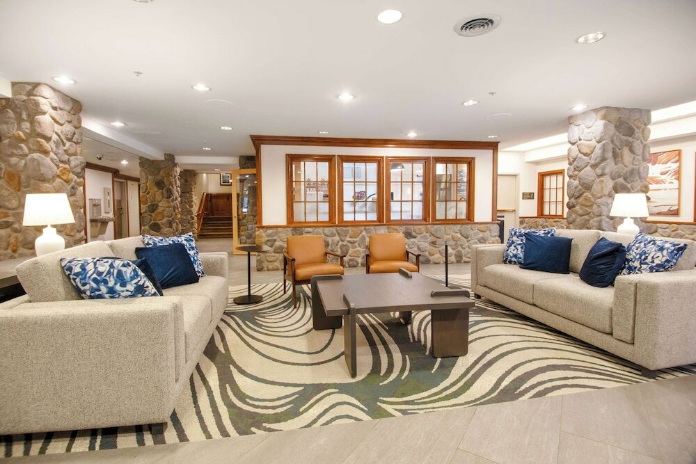 Фото Coast Canmore Hotel & Conference Centre