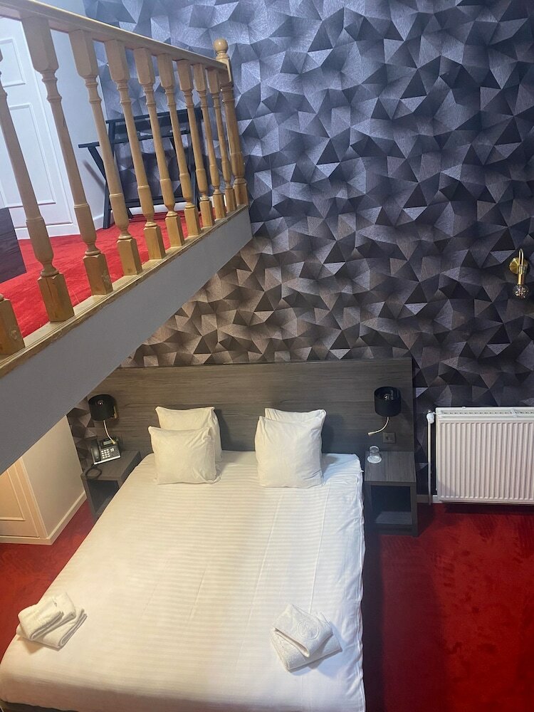 Фото 216410684091