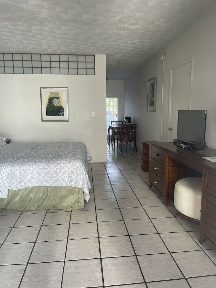 Фото Green Island Inn