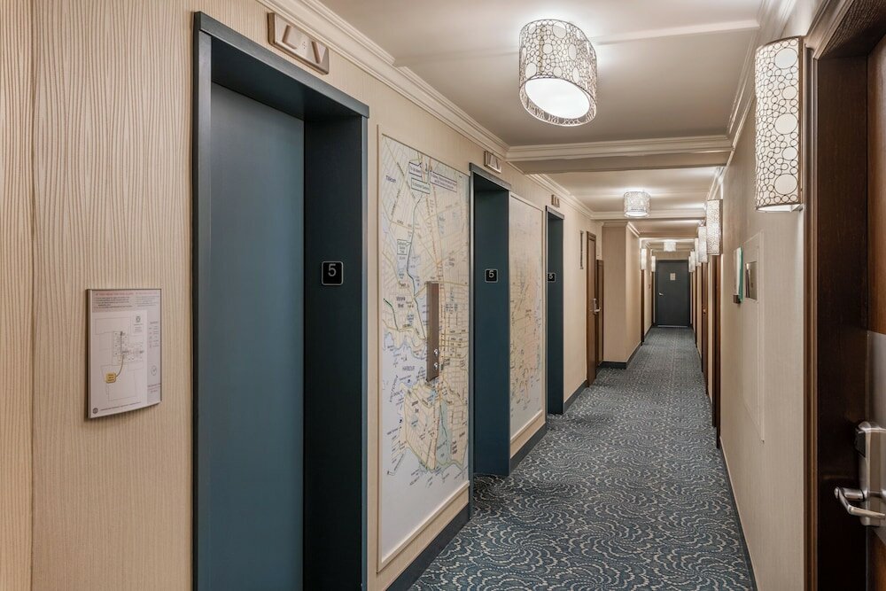 Фото Chateau Victoria Hotel & Suites