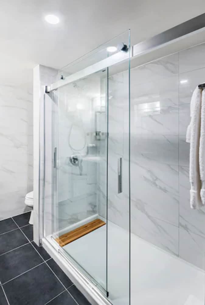 Фото Ottawa Embassy Hotel & Suites