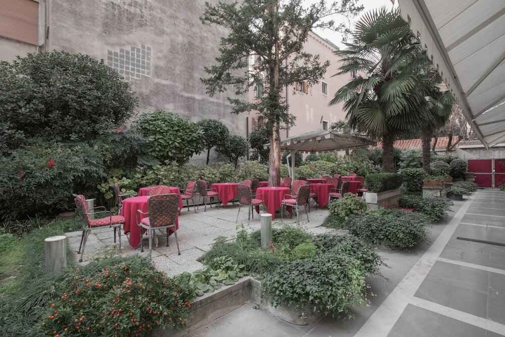 Фото Hotel Amadeus