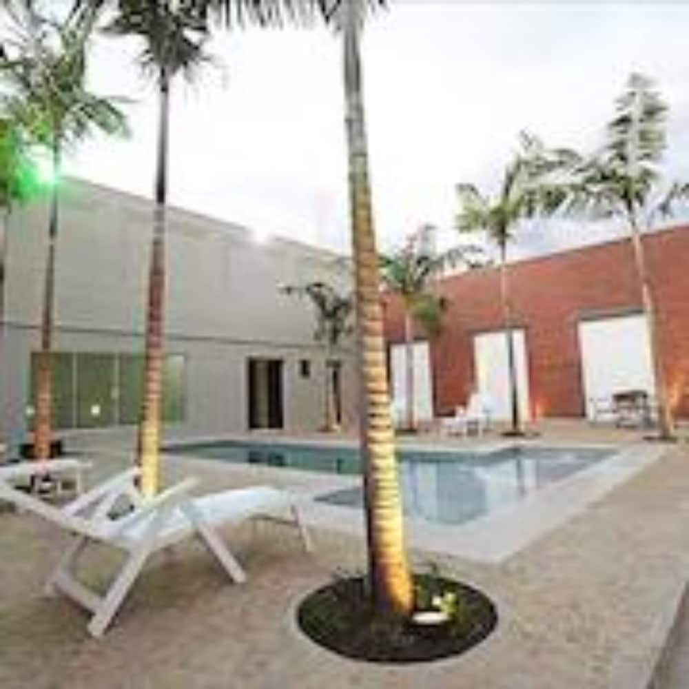 Фото Oasis Tower Hotel