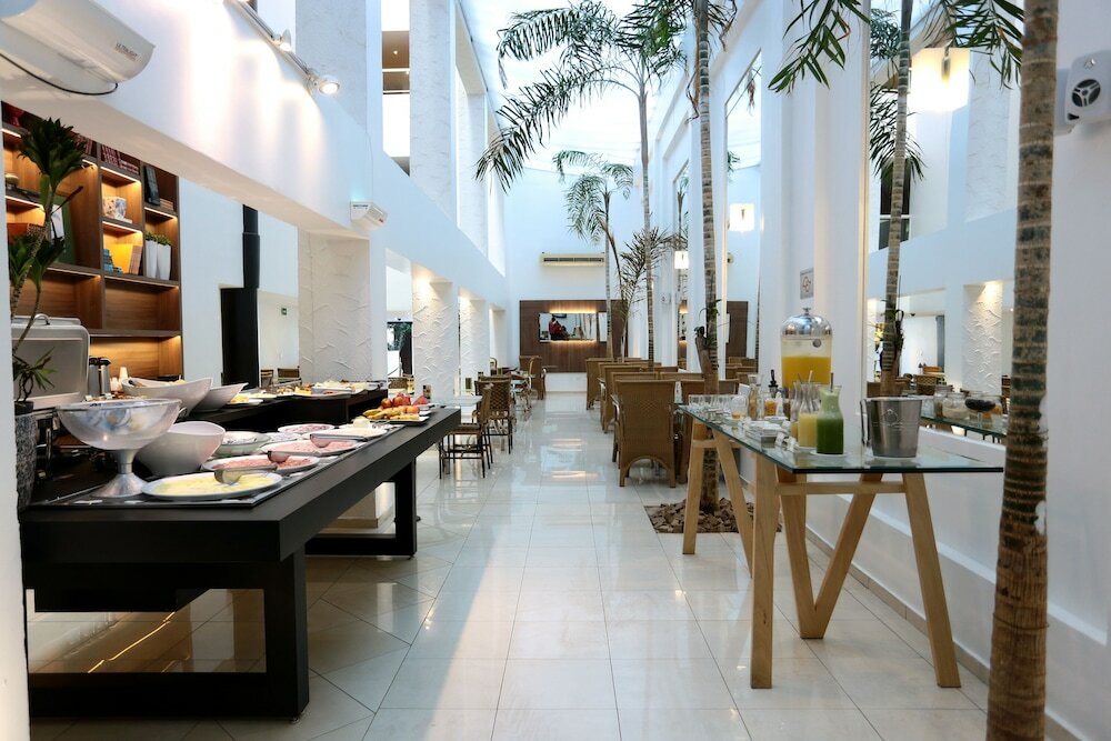 Фото Oasis Tower Hotel