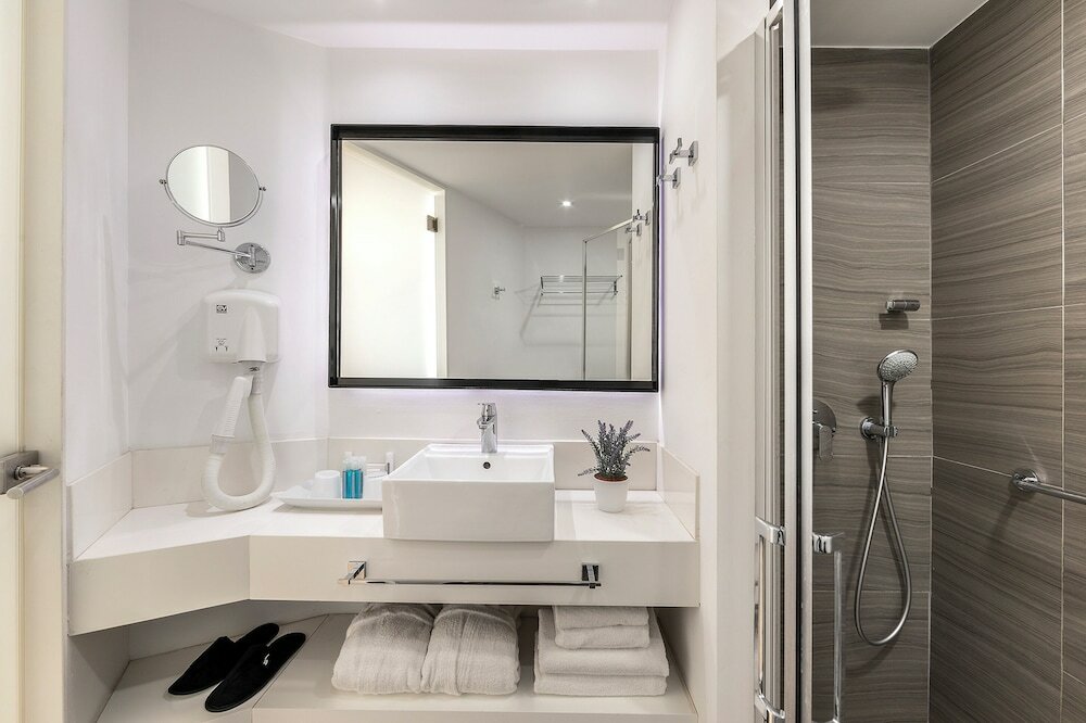 Фото Crystal Springs Beach Hotel