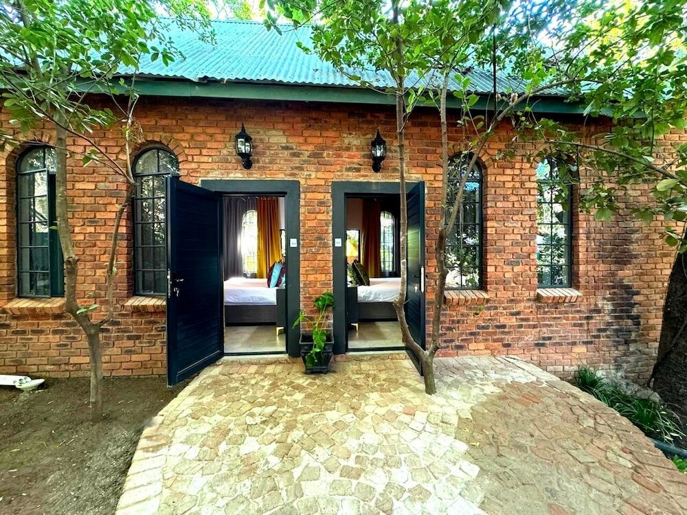 Фото Shangri-La Country Hotel