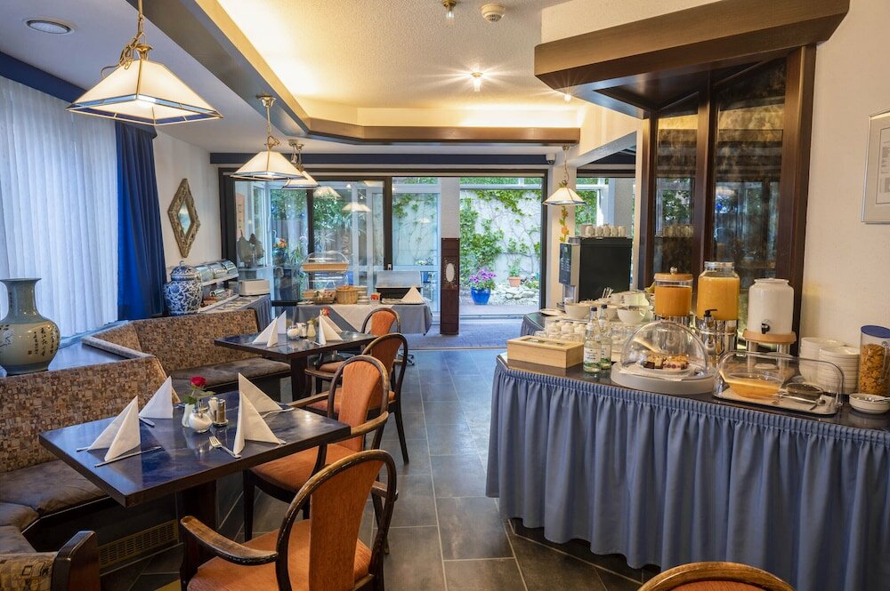 Фото Hotel Astoria am Urachplatz