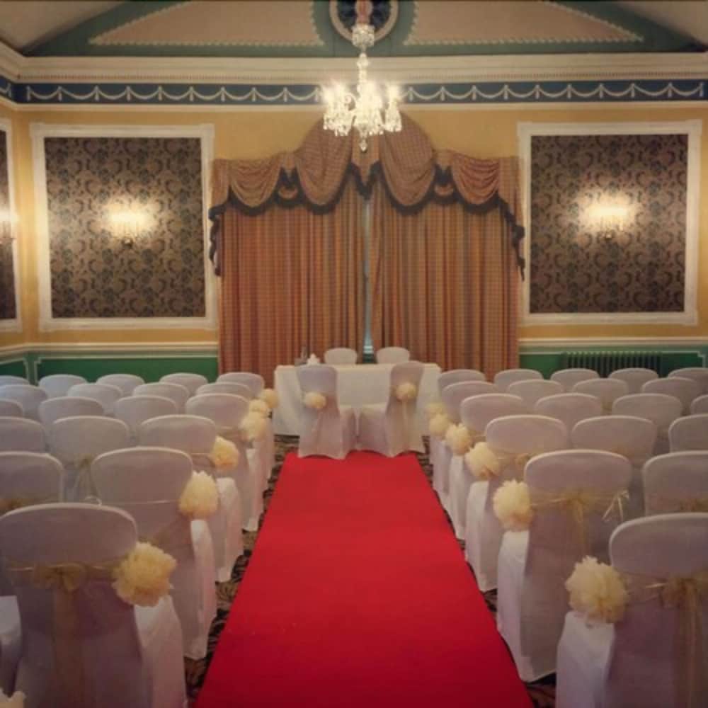 Фото The Old Ship Hotel