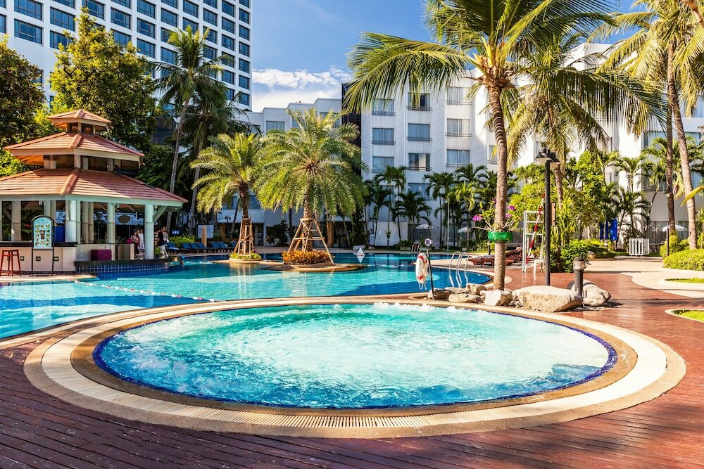 Фото Cholchan Pattaya Beach Resort