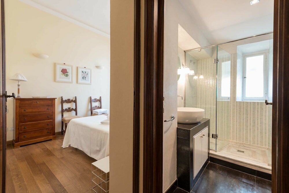 Фото Charming 2bed Apt Overlooking Duomo