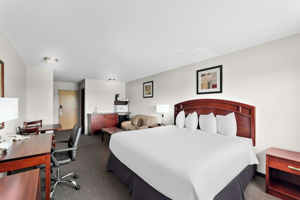 Фото Surestay Plus by Best Western Hardisty