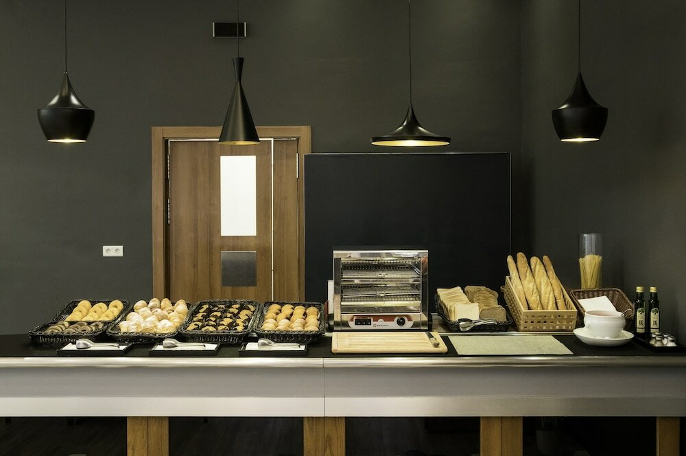 Фото Hotel Ilunion Valencia 3