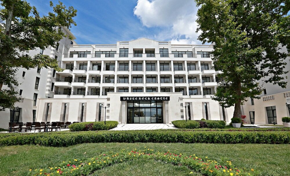 Фото White Rock Castle Hotel