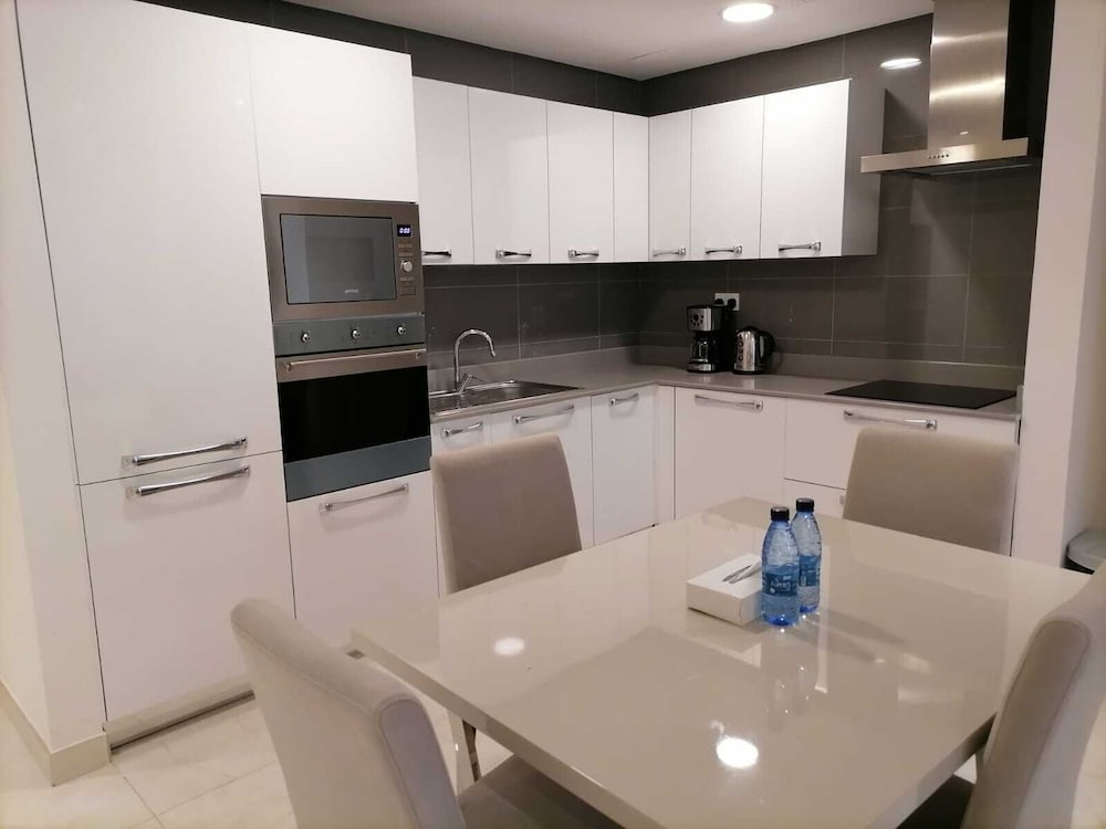 Фото The Lodge Suites