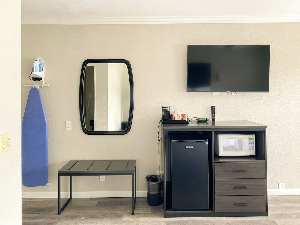 Фото Rockview Inn and Suites