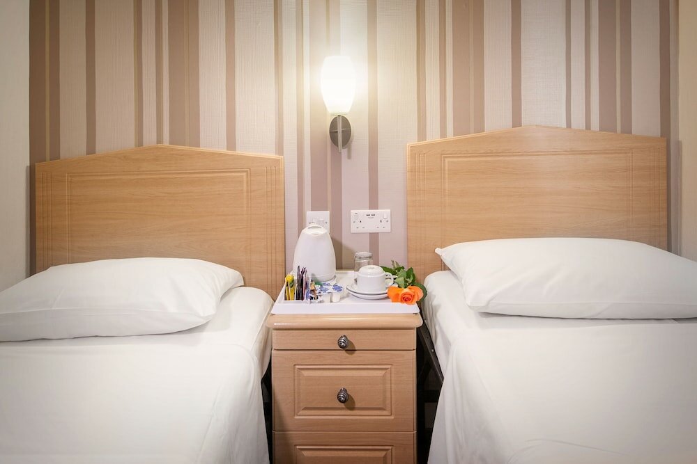 Фото The Fairway Hotel