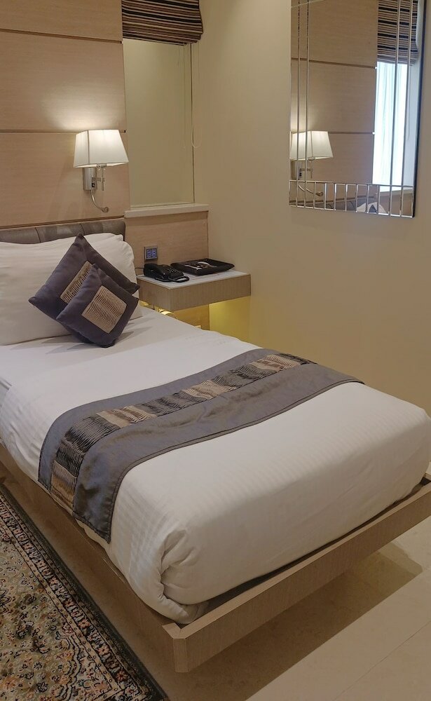 Фото Hotel Residency Fort Mumbai