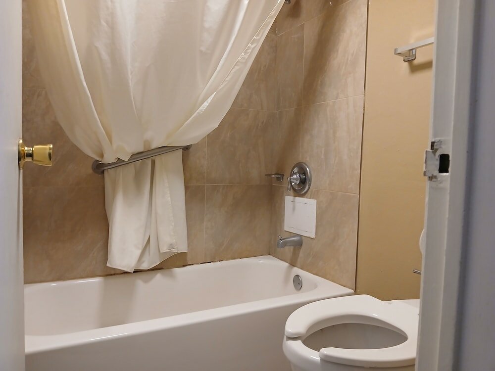 Фото Oyo Hotel Tallahassee Downtown