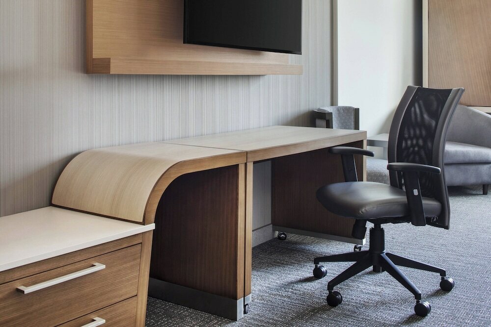 Фото Courtyard by Marriott Wayne Fairfield