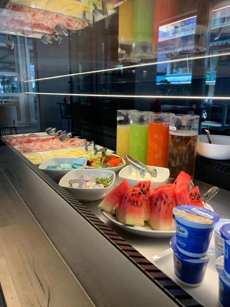 Фото Hotel Ivana