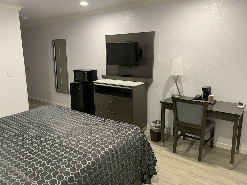 Фото Mirage Inn and Suites