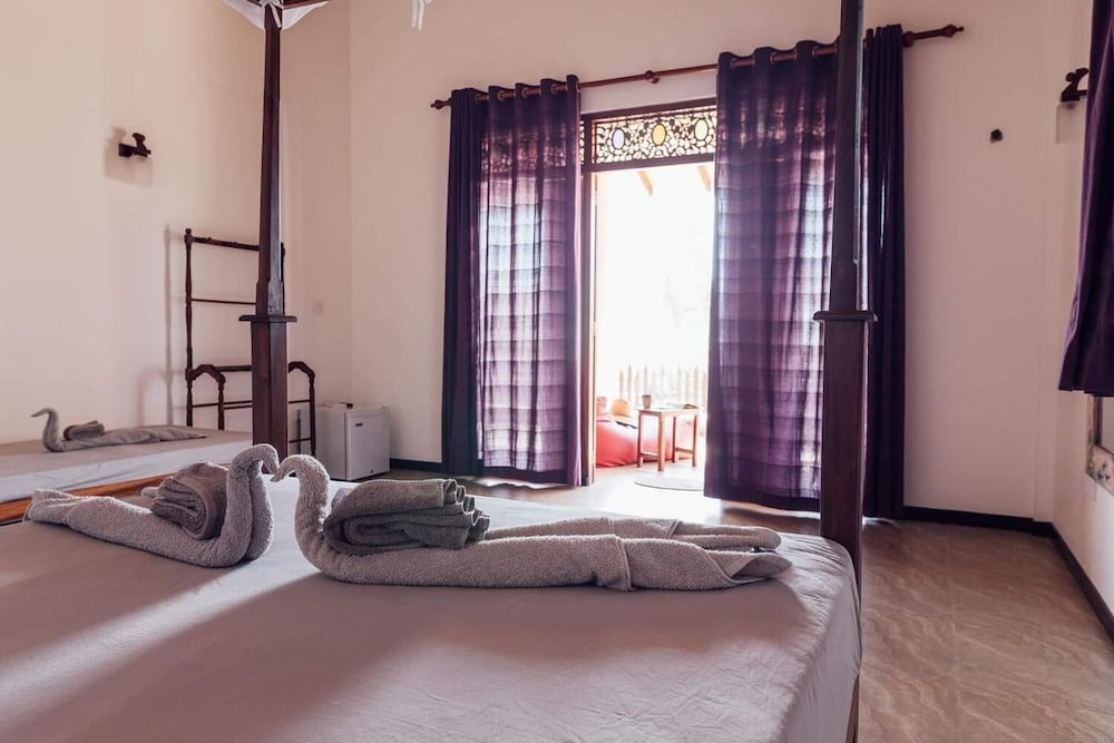 Фото Thambili cabanas