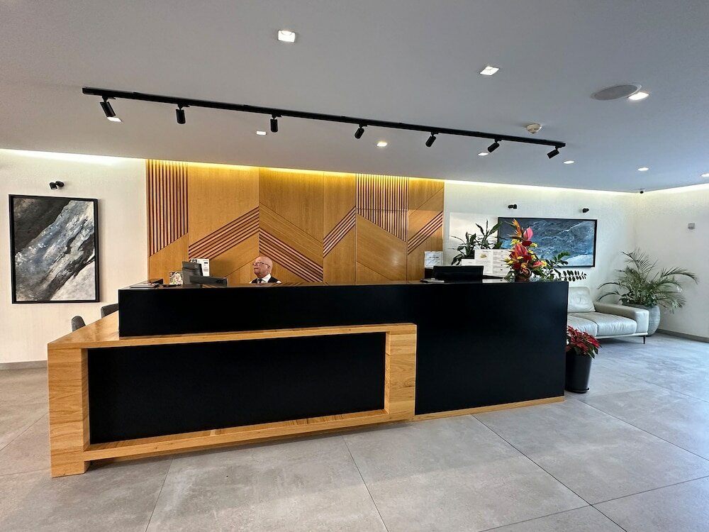 Фото Pearly Grey Ocean Club Apartments & Suites