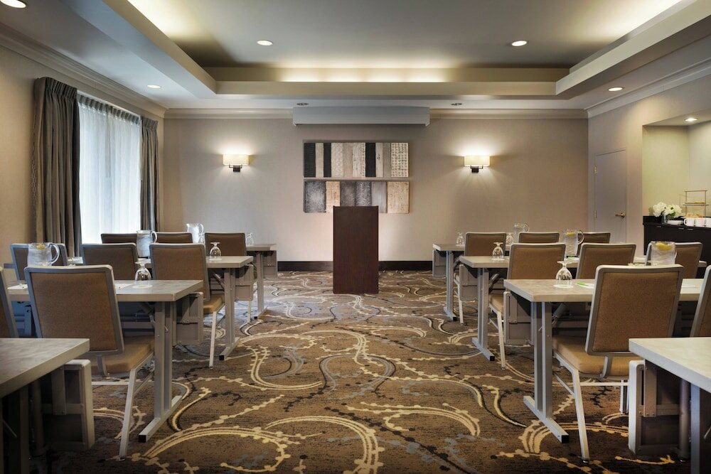 Фото Courtyard by Marriott Worcester