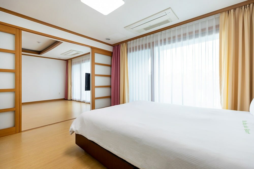 Фото The Bay Jeju Resort