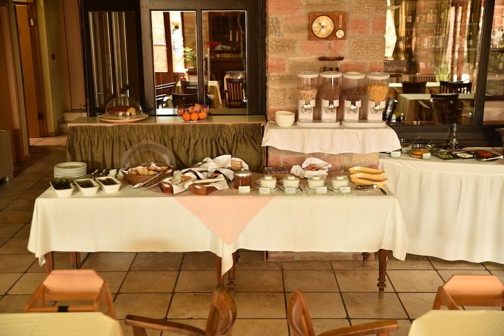 Фото Mont Helmos Hotel