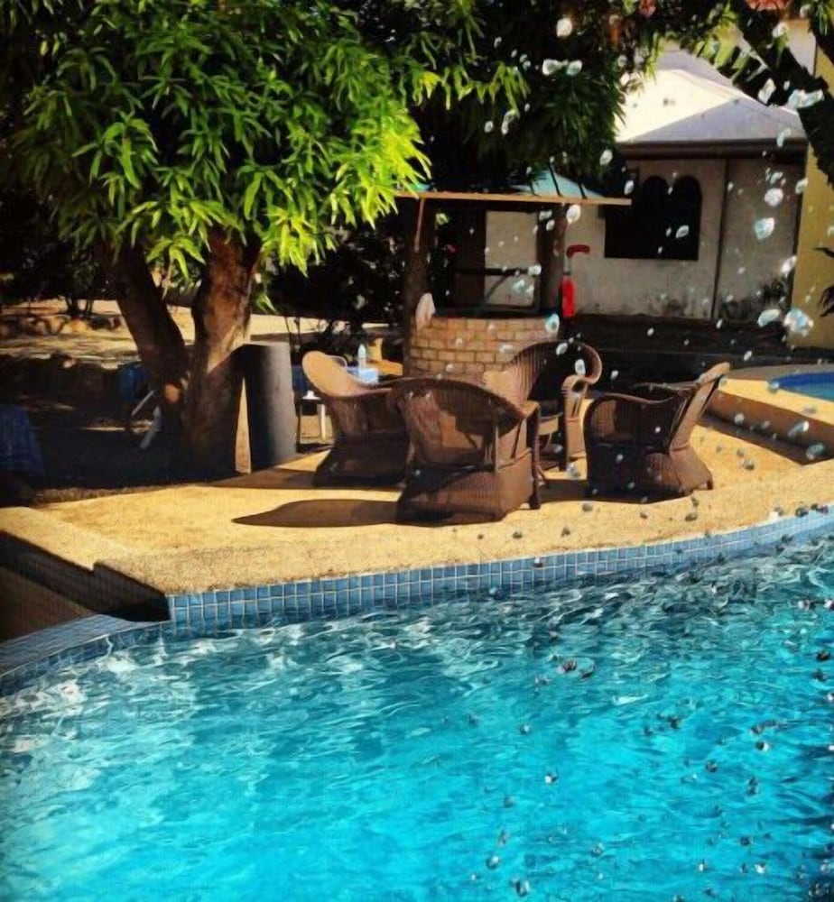 Фото Lapu Lapu Cottages and Restaurant