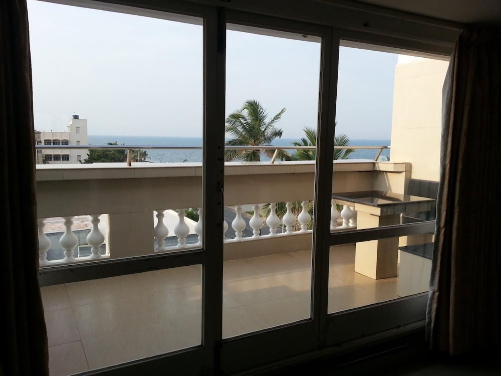 Фото Lotus Bay View Hotel