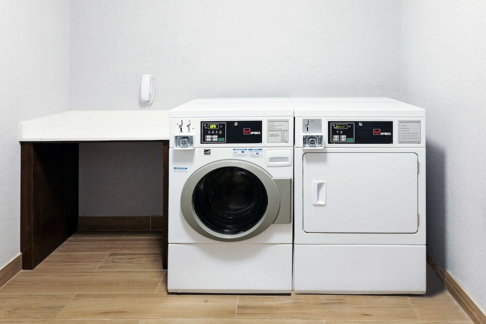 Фото Hampton Inn & Suites Dallas I-30 Cockrell Hill