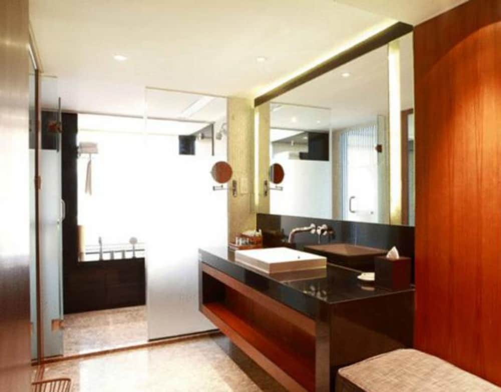 Фото Baiyun Lakeside Hotel