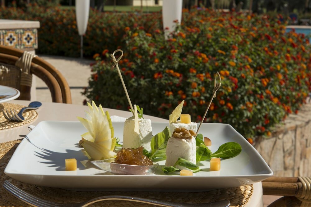 Фото Lantana Resort Hotel & Apartments