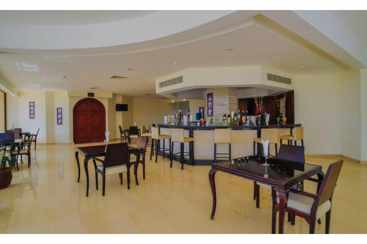 Фото Blend Elphistone Resort