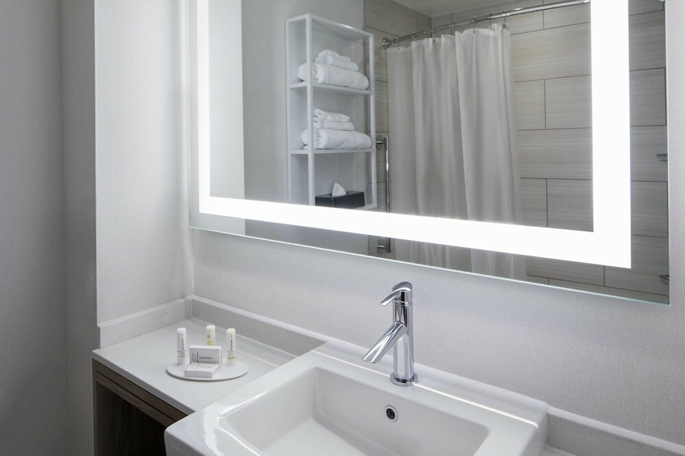 Фото Courtyard by Marriott New York World Trade Center Area