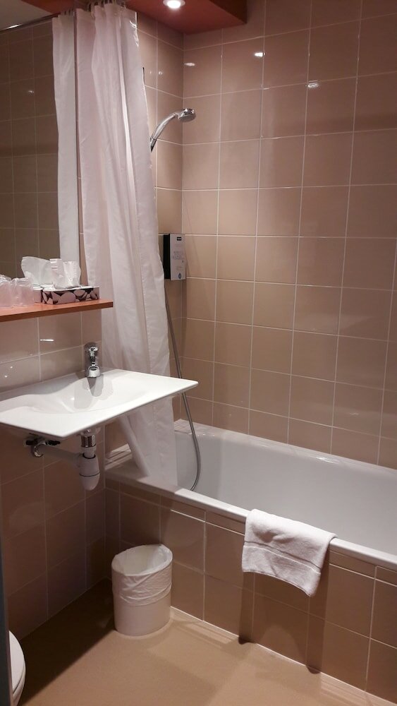 Фото Hôtel Kyriad Rennes Nord