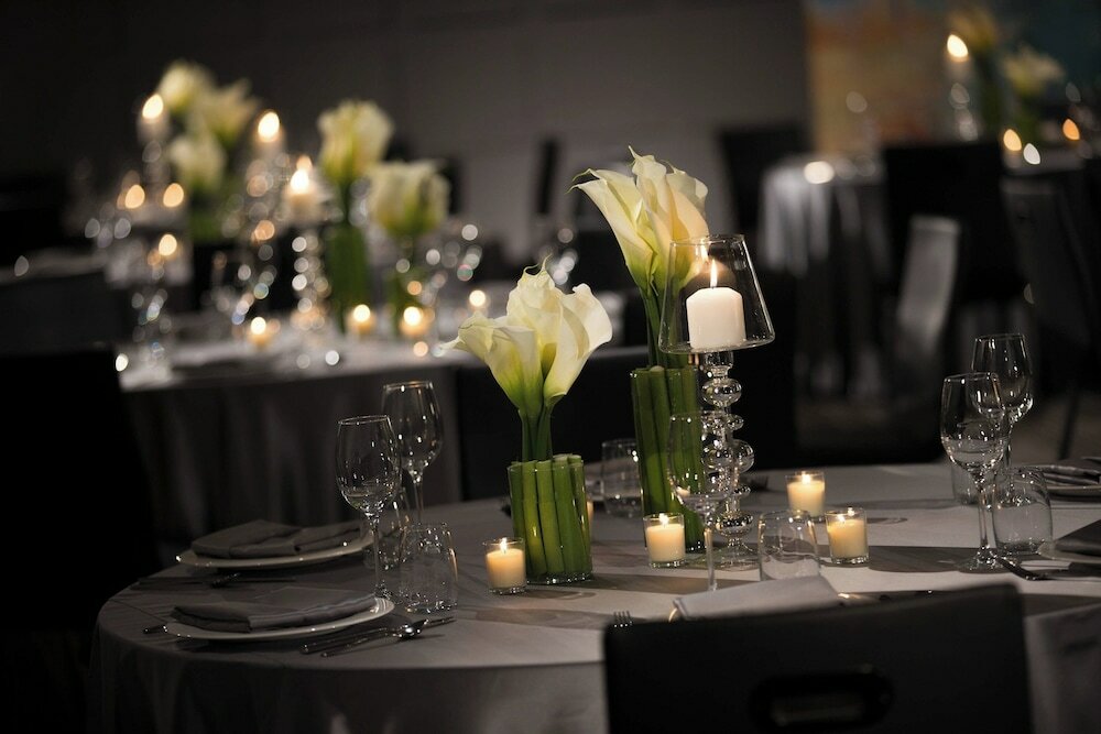 Фото Renaissance Montreal Downtown Hotel