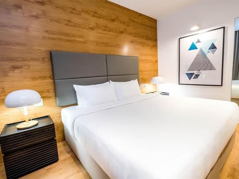 Фото Avior Hotel