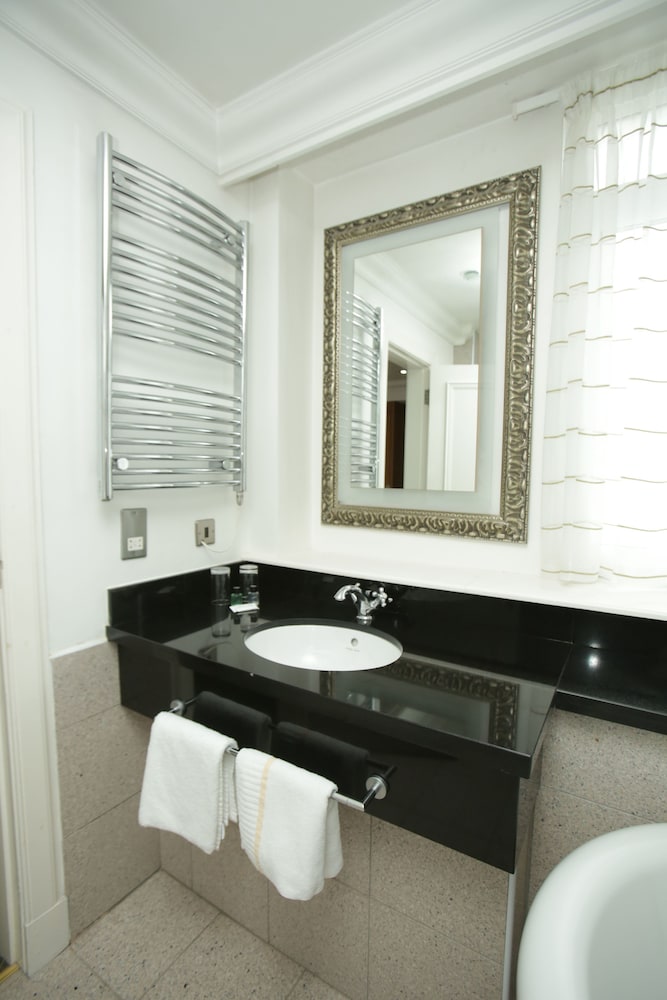 Фото The Bruce Hotel